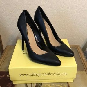 Never worn Black Pumps